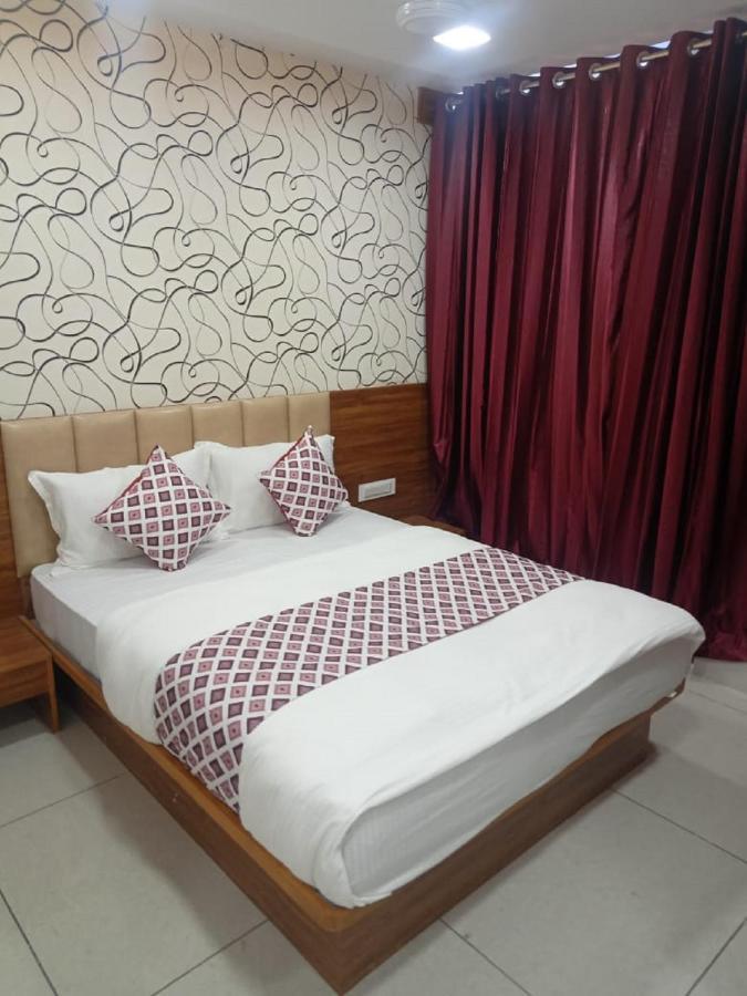 Hotel Dreamland Vadodara Exterior foto