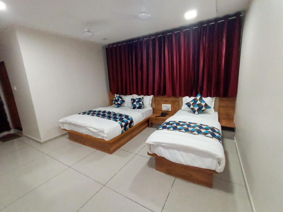 Hotel Dreamland Vadodara Exterior foto