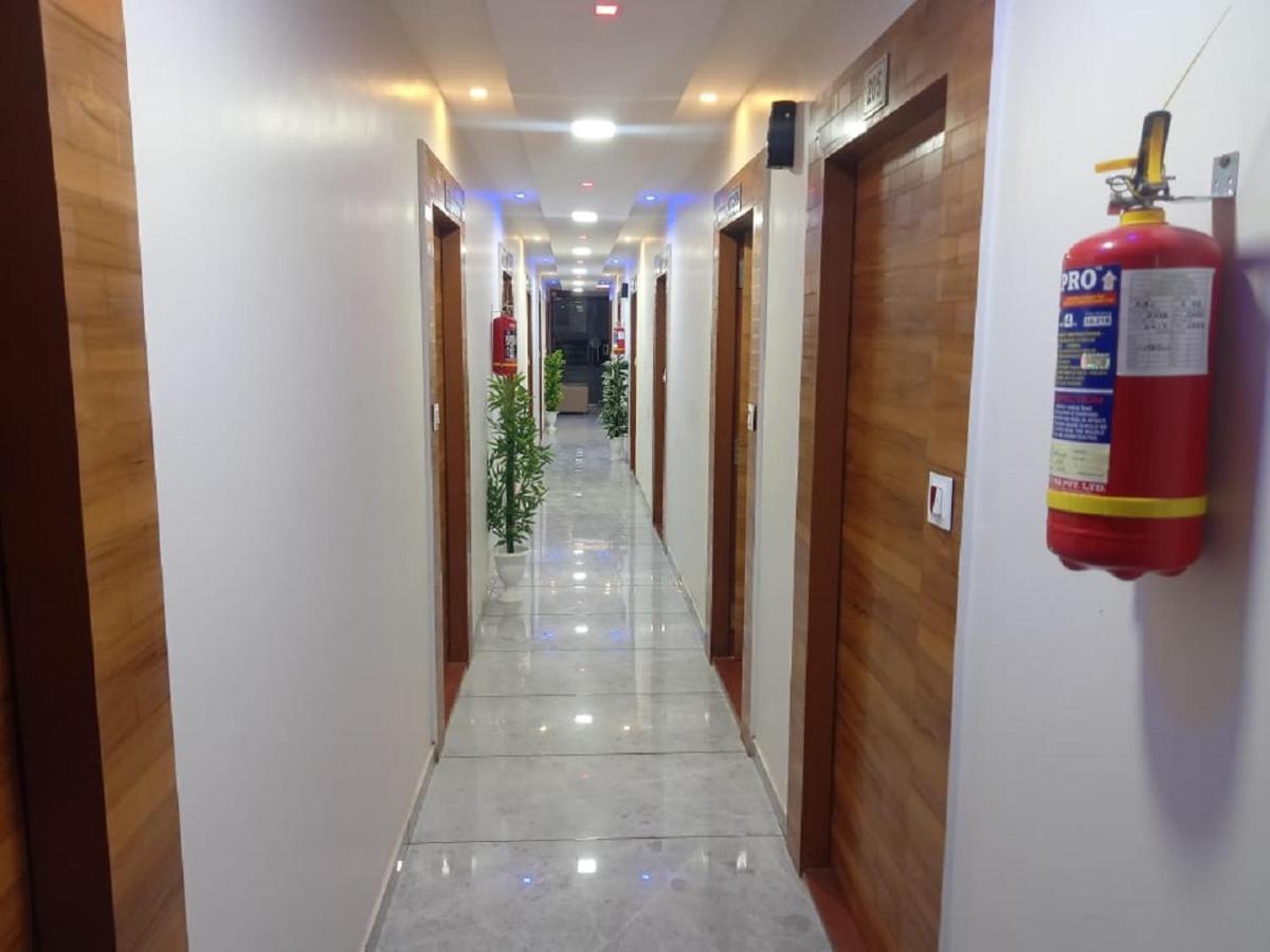 Hotel Dreamland Vadodara Exterior foto